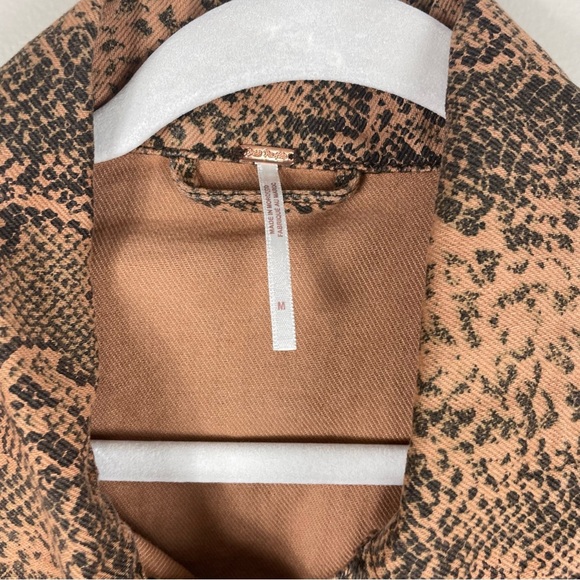 Free People Snakeskin Trucker Jacket Denim Womens Medium Brown Black Boho - Picture 5 of 11